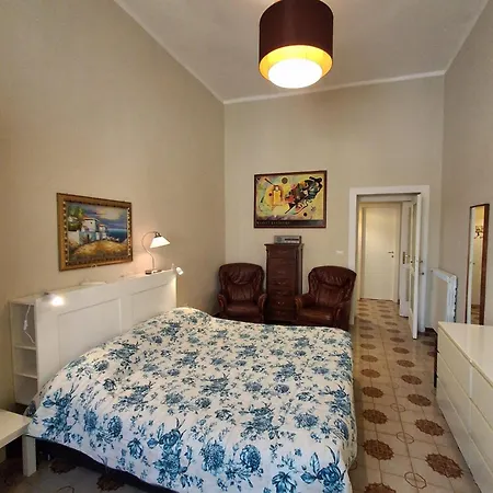 Apartment Domus Passpartenope, Naples