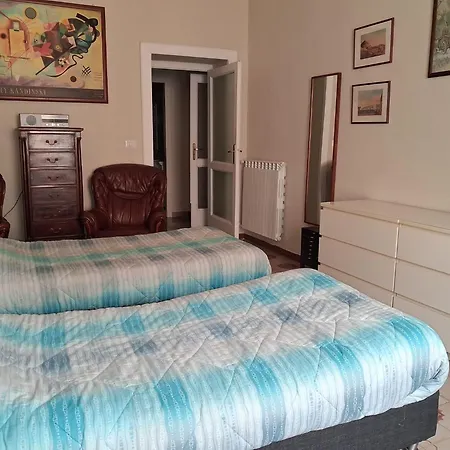 Apartment Domus Passpartenope, Naples
